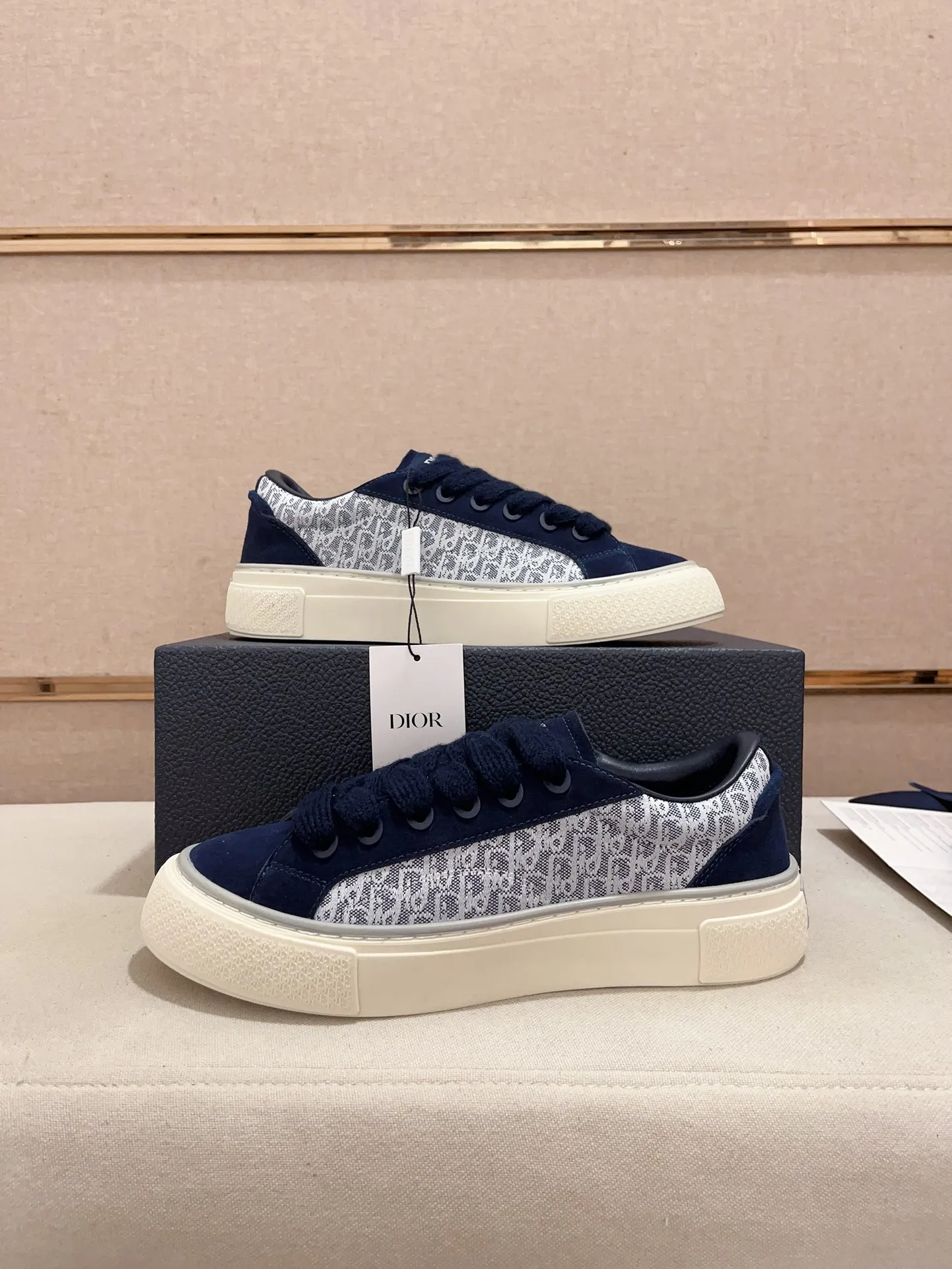Men's shoes 💰: 640💰[Dior·Dior] Top 🔍Couple model💏🔍New casual sports style couple shoes, new four-season design, perfect workmanship, lace-up lazy style to create wardrobe quality, upper: imported first-layer cowhide, sheepskin lining is soft and comfortable, ultra-light TPU wear-resistant outsole, simple, versatile fashion men's shoes, excellent color code number 35--44